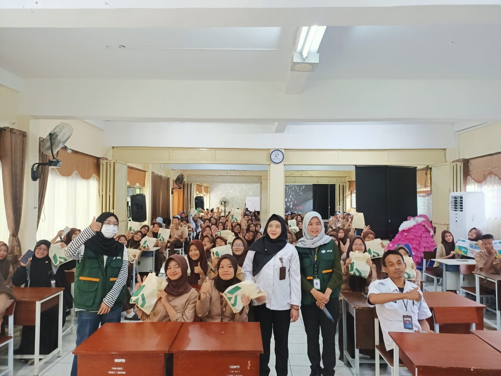 Sosialisasi Jabar Future Leaders Schoolarship (JFLS) goes to school 2023